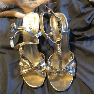 Cute heals some wear as shown